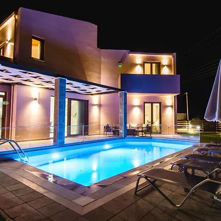 Anthi, A Modern With Salted Water Pool,hot Tub & Bbq! *