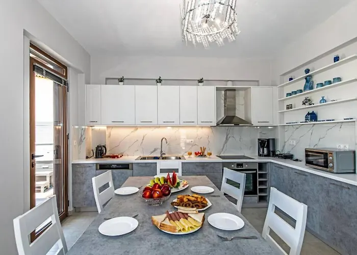 Willa Anthi, A Modern With Salted Water Pool,hot Tub & Bbq! Retimno