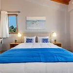 Anthi, A Modern With Salted Water Pool,hot Tub & Bbq! *