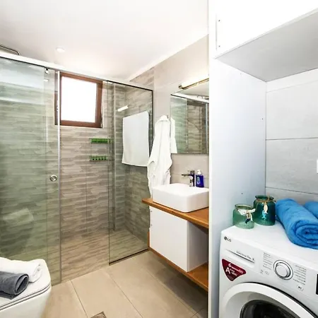 Villa Anthi, A Modern With Salted Water Pool,hot Tub & Bbq! *