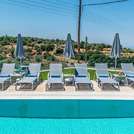 Anthi, A Modern With Salted Water Pool,hot Tub & Bbq!