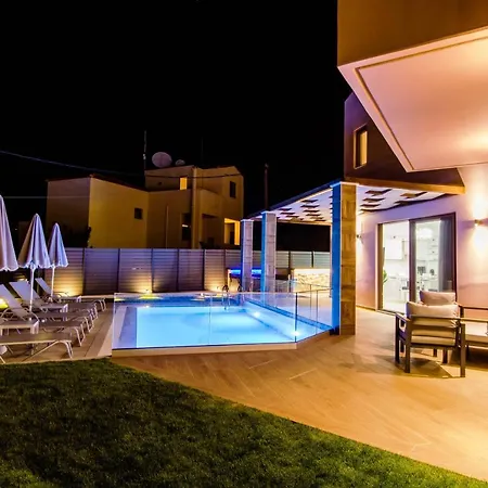 Anthi, A Modern With Salted Water Pool,hot Tub & Bbq! *