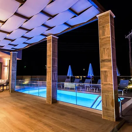 Anthi, A Modern With Salted Water Pool,hot Tub & Bbq! *