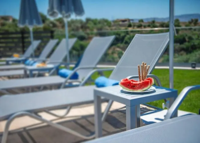 Anthi, A Modern With Salted Water Pool,hot Tub & Bbq! Villa