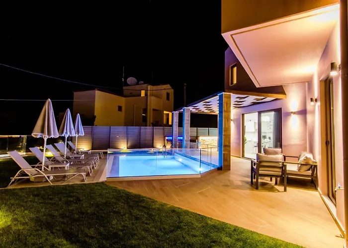 Anthi, A Modern With Salted Water Pool,hot Tub & Bbq! *